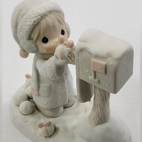 Vintage Precious Moments figurine “ I’m sending you a white Christmas “ - Picture 8 of 10